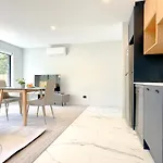 Charming 1Br Retreat Next To Uc
